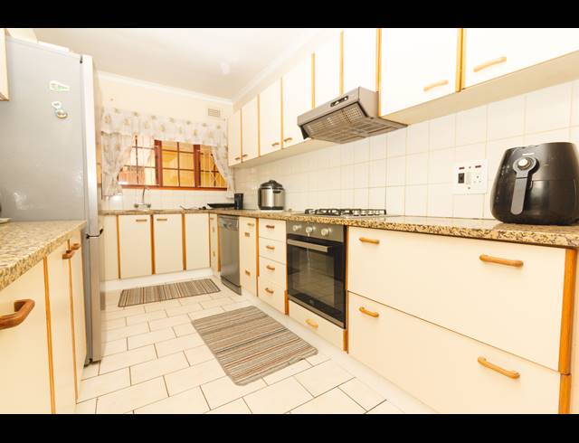 4 BEDROOM FREESTANDING FOR SALE IN MOUNT VERNON